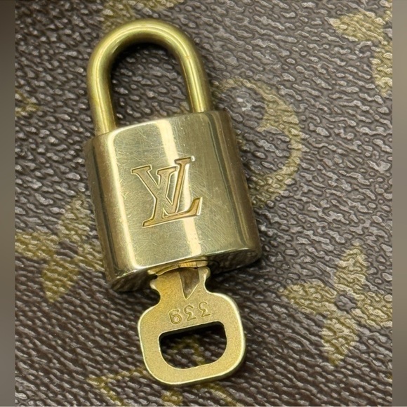 Coach Wristlet - Picture 3 of 12